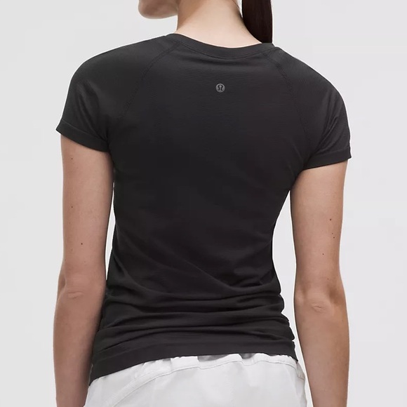 Lululemon Swiftly Tech Black short Sleeve Shirt Size 18 Hard to find!  Like new! - Picture 2 of 8